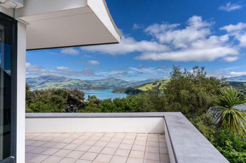 Sun Baked Akaroa Views - Akaroa Holiday Home