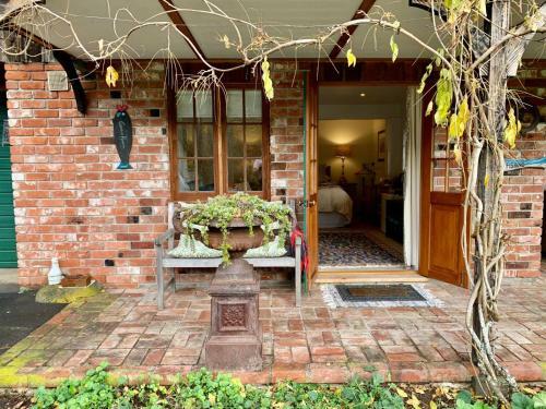 Hostal Mill Cottage - Boutique Accommodation And Garden