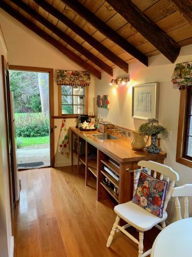 Hostal Mill Cottage - Boutique Accommodation And Garden