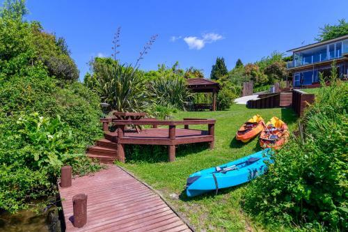 Villa Luxury Lakeside Retreat