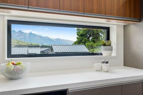 Bright, Modern, Plush - Brand New Townhouse