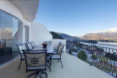 Belvedere Breath Taking Lake & Mountain Views