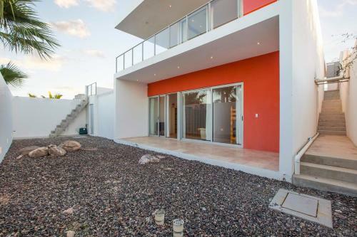 Panoramic Oceanview Home With Private Resort-style Pool