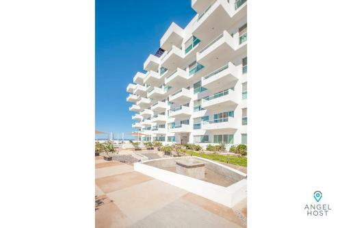 3rd Flr Condo With Spectacular Ocean View & Pool Onsite