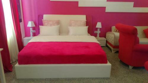 Pink Apartment Near Airport