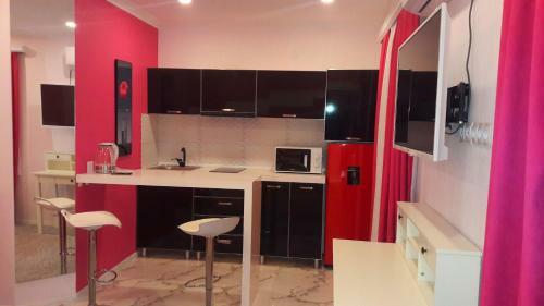 Pink Apartment Near Airport