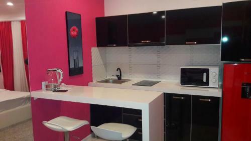 Pink Apartment Near Airport