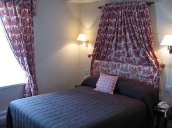 The Golden Fleece Hotel