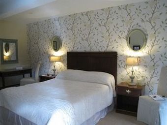 The Golden Fleece Hotel