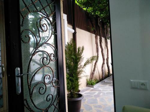 Old City Lg Apartment