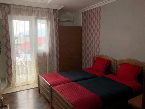 Hostal Mzeos House