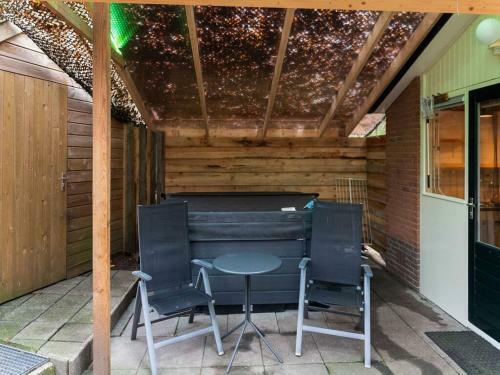Pleasant Holiday Home In Epe With Hot Tub