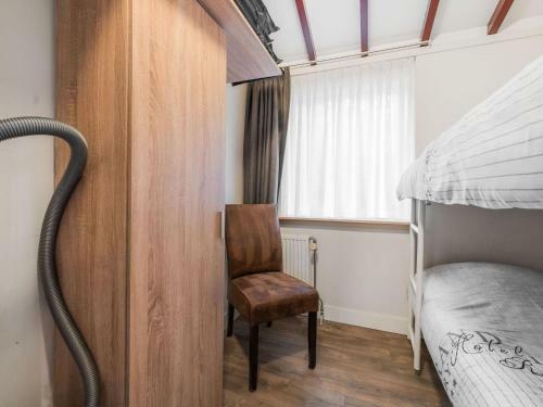 Comfortable Holiday Home In Epe With Hot Tub