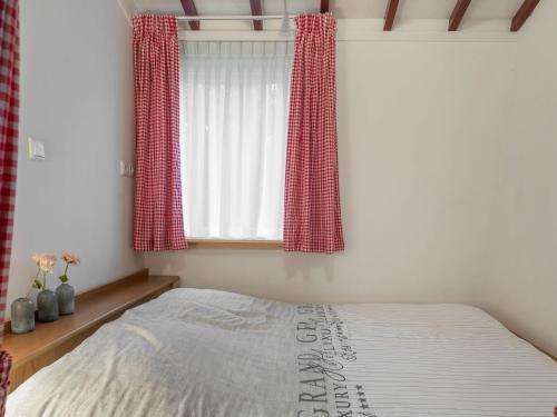 Comfortable Holiday Home In Epe With Hot Tub