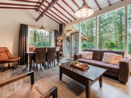 Comfortable Holiday Home In Epe With Hot Tub