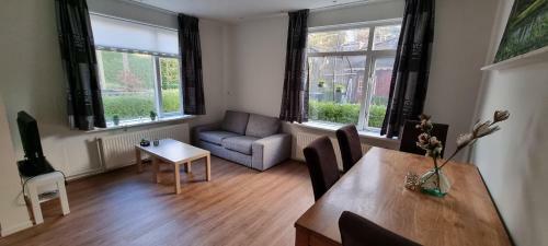 Zomerhuis, Centraal Gelegen, Rustige Locatie.