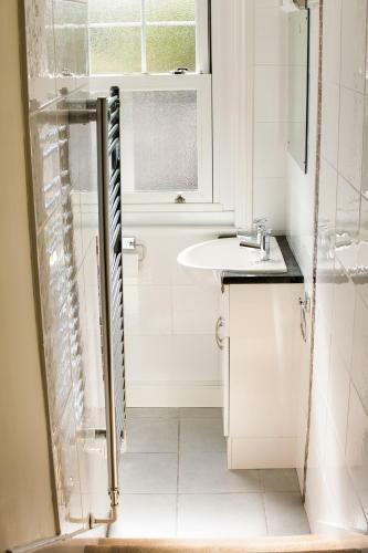 Bed & Breakfast Cumberland House Gatwick B & B