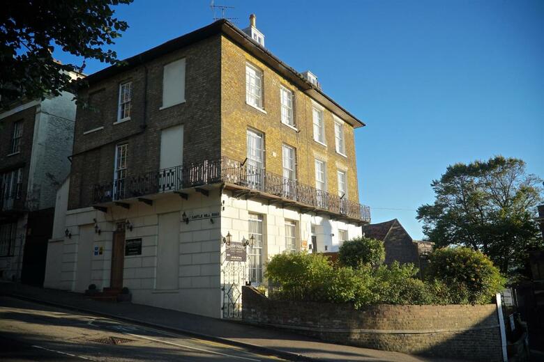 Hostal Castle House Guest House