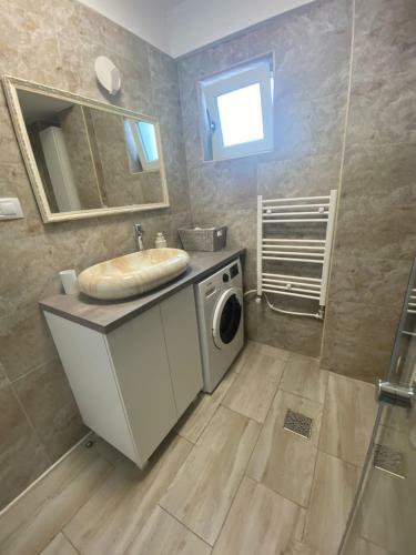 Apartament 1 Mai Bloc Nou-self Check-in