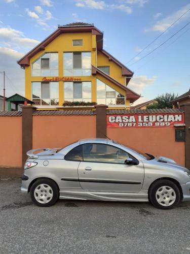 Hostal Casa Leucian