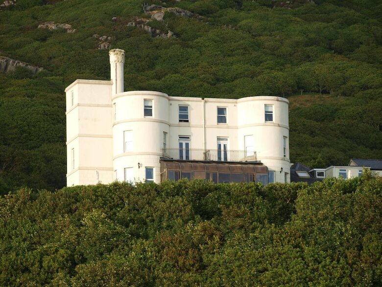 Hotel Tyr Graig Castle