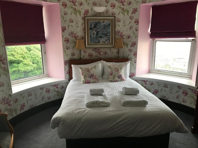 Hotel Tyr Graig Castle