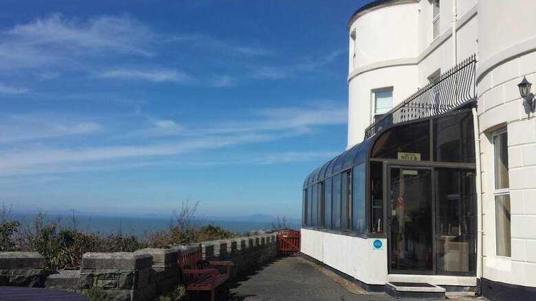 Hotel Tyr Graig Castle