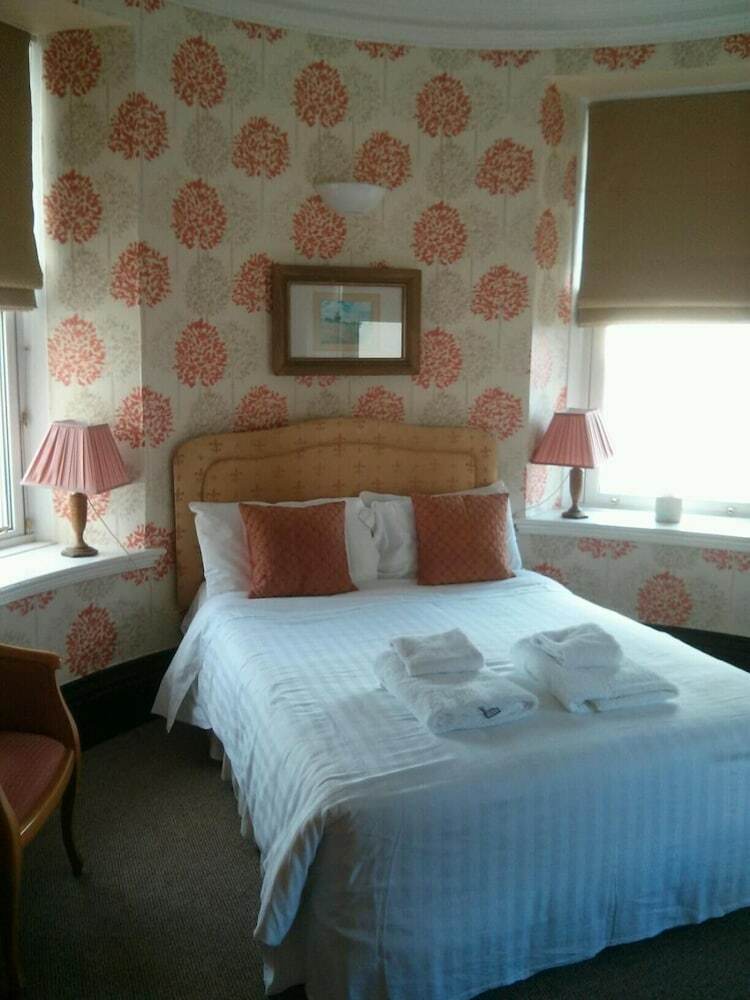 Hotel Tyr Graig Castle