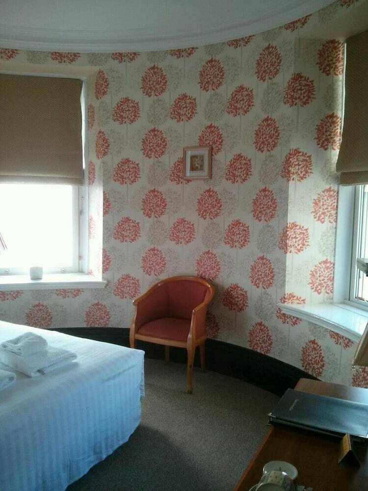 Hotel Tyr Graig Castle