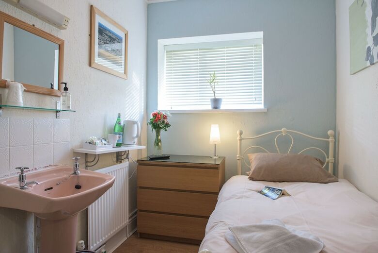Hostal Leonardos Guest House