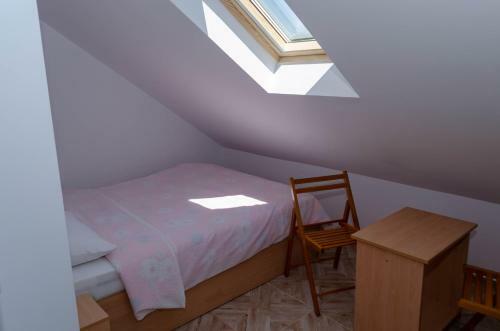 Apartamento Mansarda Mica Cu Baie Proprie