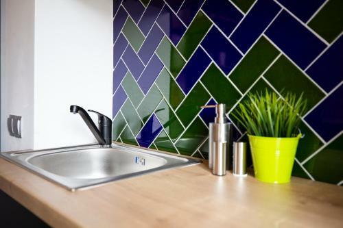 Old Town Courtyard Apartment With Private Parking