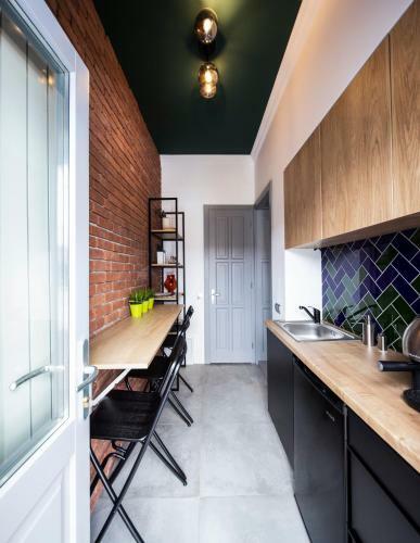 Old Town Courtyard Apartment With Private Parking