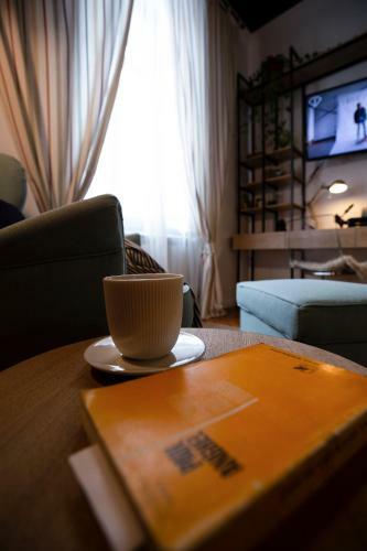 Old Town Courtyard Apartment With Private Parking