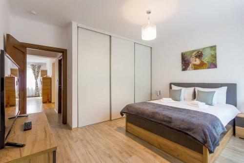 Spacious And Quiet 2 Bedroom Apartment