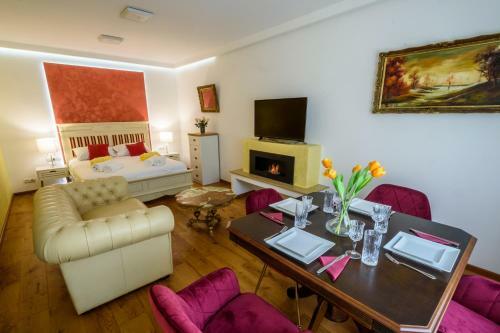 Ultracentral Luxury Apartment