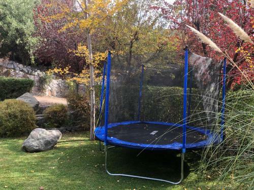 Casa de Monta�a Inmersa En Bosque Nativo
