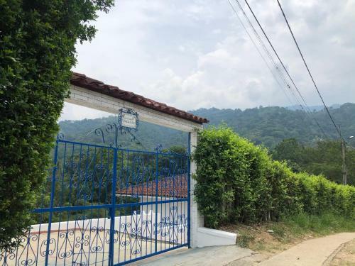 Caba�a Con Piscina En Floridablanca