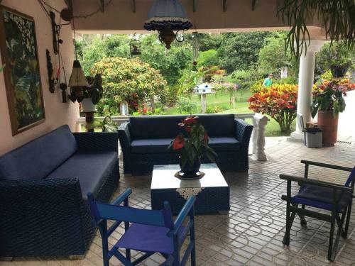Hermosa Villa - Piscina - Jacuzzi - Jardines