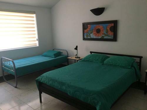 Hermosa Villa - Piscina - Jacuzzi - Jardines