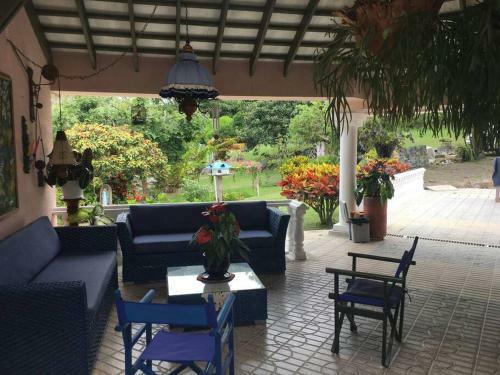 Hermosa Villa - Piscina - Jacuzzi - Jardines