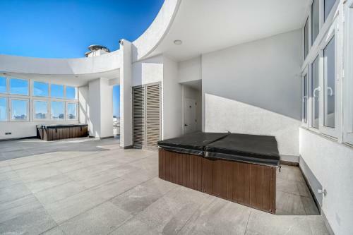 Apartamento Sunny Side 3br W/ View, Parking, Pool & Gym