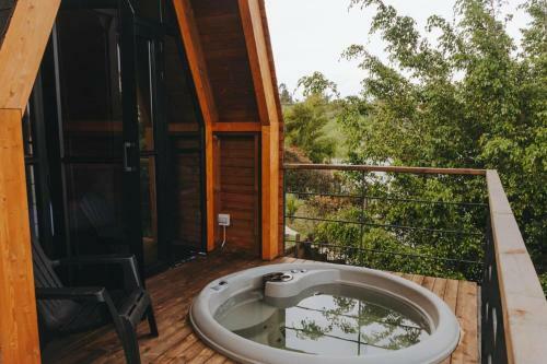 Glamping Con Jacuzzi Para Grupos En El Pe�ol Antioquia