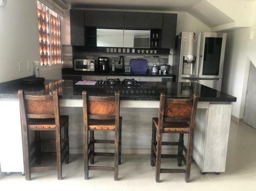 Moderno Apartamento En Guatap� Con Jacuzzi Y Parqueadero