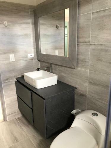 Moderno Apartamento En Guatap� Con Jacuzzi Y Parqueadero