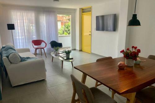 Charming Apartment In Downtown ? Home Aris 301