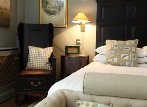 Bed & Breakfast Magazine Wood