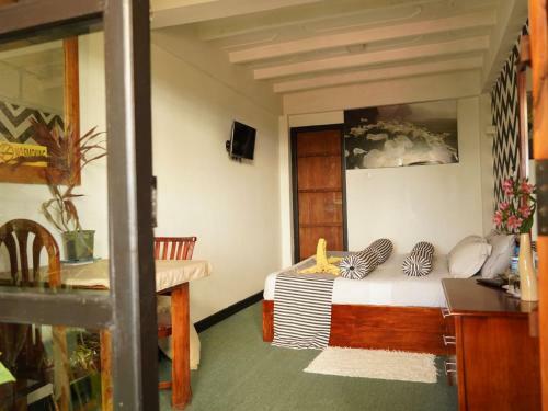 Hostal Redwood Homestay