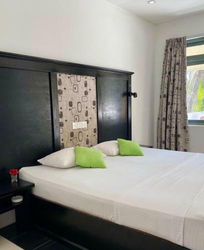 Hostal Mary Land Beach Hotel