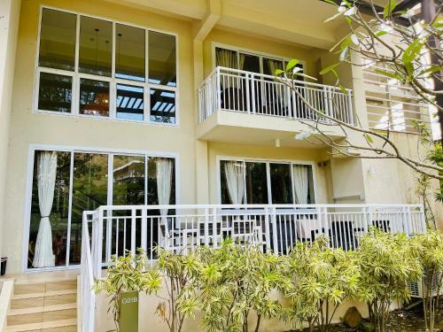Apartamento Pico De Loro 2 Bd Garden Loft With Lagoon View
